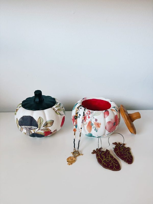 Taller cajitas de calabaza de resina